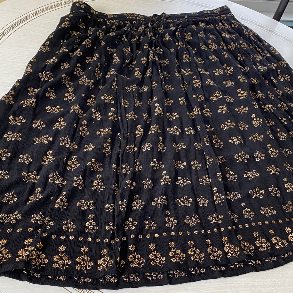 Orvis Rayon Floral Midi Skirt Boho Black Cottagecore Feminine summer spring